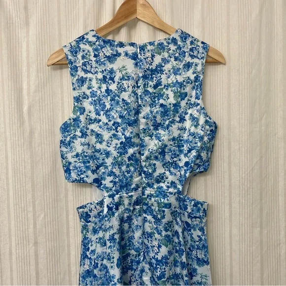NWOT 🎉 Mackenzie & James blue floral dress with side midriff cutouts! - Picture 5 of 7